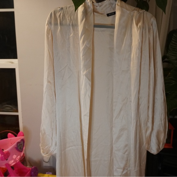 Silk robe with pants set - Picture 5 of 11